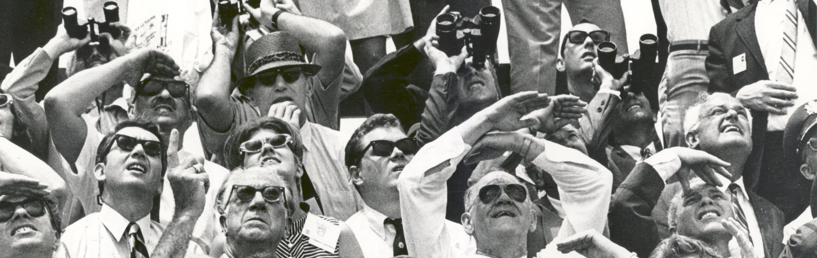 A crowd looks up at the sky to watch the Apollo 10 liftoff